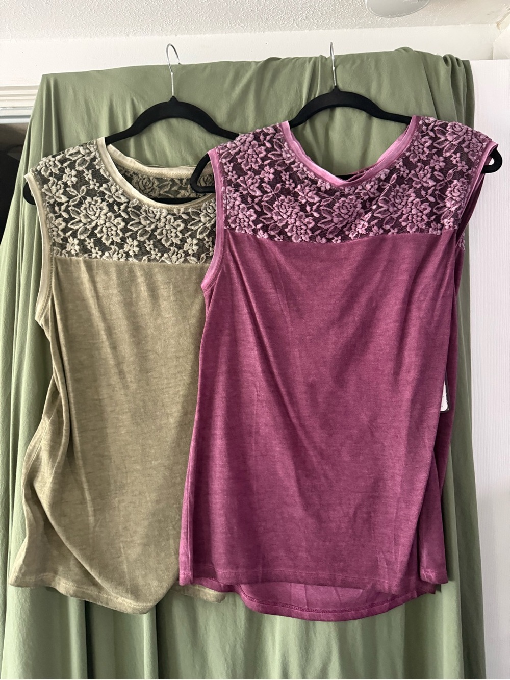 Dantelle Lace Yoke Sleeveless Tank - Dusty Rose & Olive (bundle) sz L